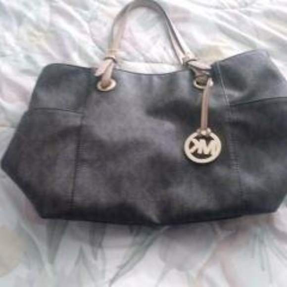 purse - Picture 1 of 3